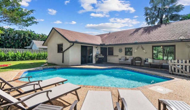 8 Min to Atlantic Ave and BEACH w/Heated Salt Pool