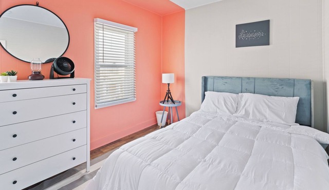 9BR Beach Block Escape – Perfect for Large Groups!