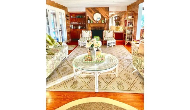 A Boater’s dream Farmhouse - Eastern Shore VA