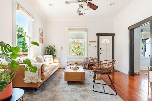 A chic historic home near restaurants and hiking