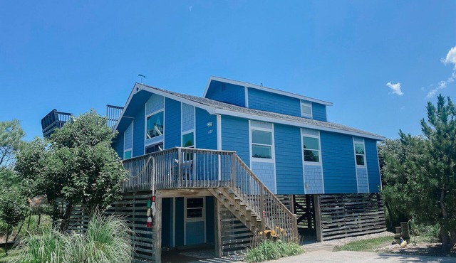 A Jolly Boat-A FEW STEPS TO BEACH-ocean side Corolla. Perfect for families!