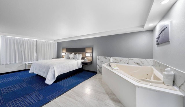 Admiralty Inn & Suites - a Red Collection Hotel