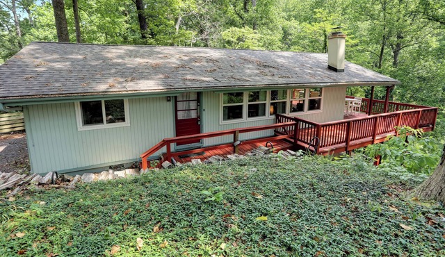 Adorable bungalow w/ access to private beaches and water views.