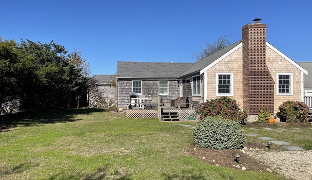 AFFORDABLE, COMFORTABLE & CLEAN Mid-Island South of Town House