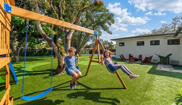 Amazing Family Paradise: Playground/BBQ/Pool/Games