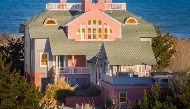 Amazing Views! Oceanfront! Private Heated Pool, Rec. room, Hot tub, elevator. Gated buck Island c.