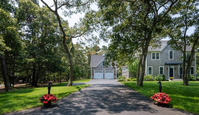 An Oasis on Martha's Vineyard-A 4 Bedroom 4.5 Bath Home In Historical Oak Bluffs