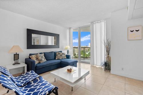 Apt w/2 Queen Beds & Canal View at Tides