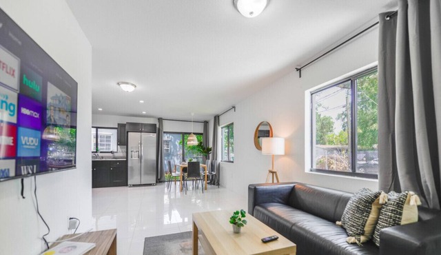 ★Awesome Duplex 3 Bedrooms/2 bathrooms★