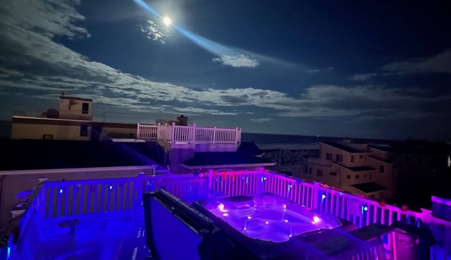 Awesome Home 30 Steps to Sand w/Rooftop HotTub