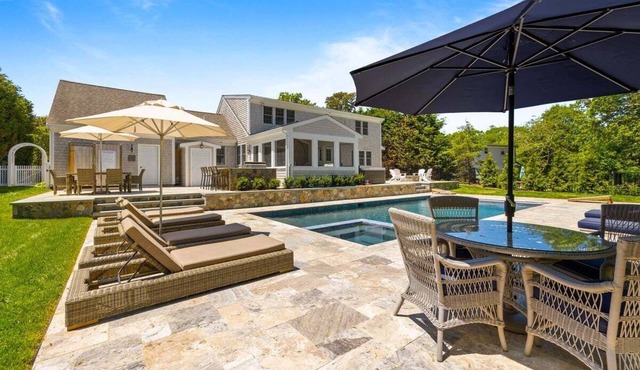 Barefoot Bungalow: 330-C Exquisite Chatham Home, Easy Access to Town, Bike Trail