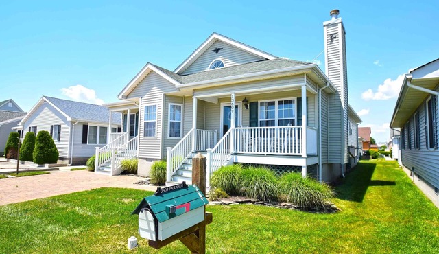 Barge Road 13609-Bayside 136th St, Free WiFi, W/D, AC