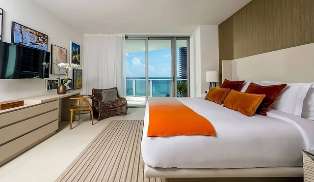 Bask in Modern Style Comfort! Full Kitchen, Pool, Near Hollywood Beach