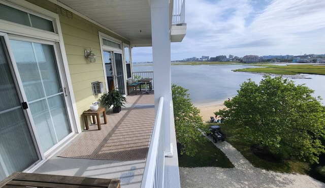 Bay Breeze! Corner 3BR/2BA condo with amazing views! Sunset Island's finest!