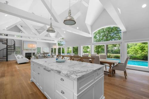 Bay Breeze Escape—Pool, Game Room Views