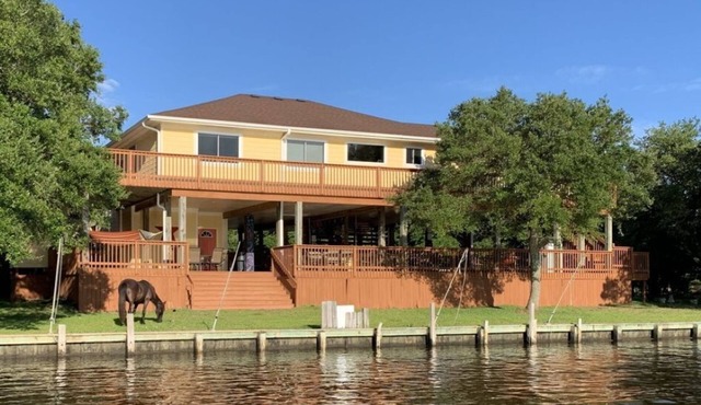 Bayfront home in peaceful & beautiful Carova
