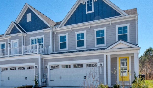 Bayside * 4BR Luxury Townhouse