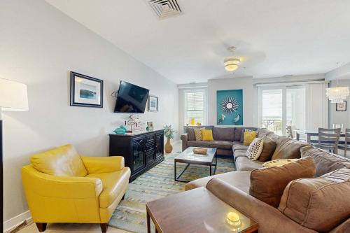 Bayside Condo Steps to Beach with Resort Pools
