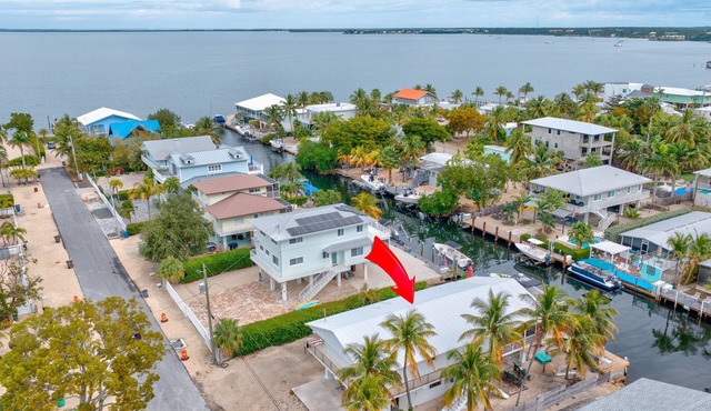 Bayside Dreams waterfront pool home 5 br/3bath with dock.