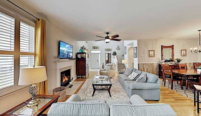 Bayside escape with pools, golf, tennis, fishing, spas & saunas + beach shuttle