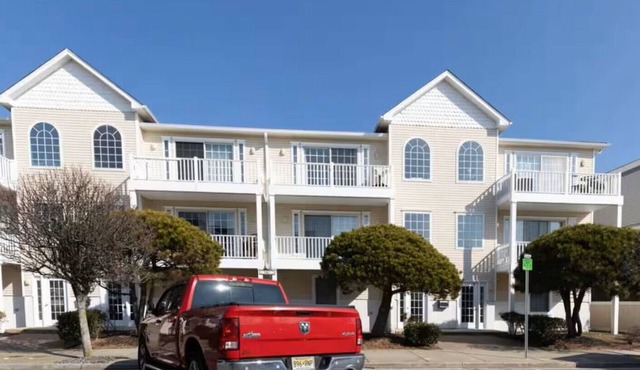 Beach and Ocean View - 3 bedroom condo in Wildwood