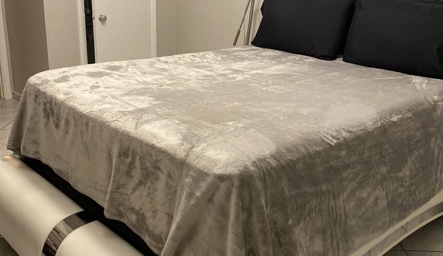 Beach Apartment 1 bed/1 bath located in a quiet neighborhood. Ocean close by.