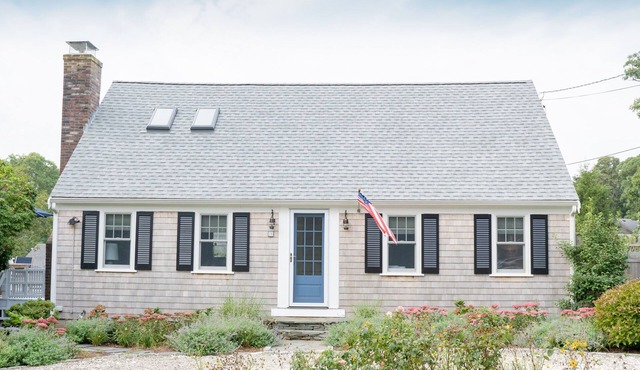 Beach Cottage 4BD/2BATH (2,138 sqft)
