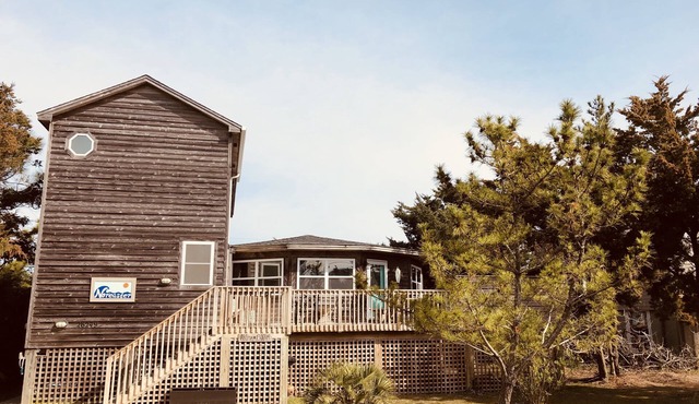 Beach Cottage on the best street in Salvo, located 2 lots from beach access.