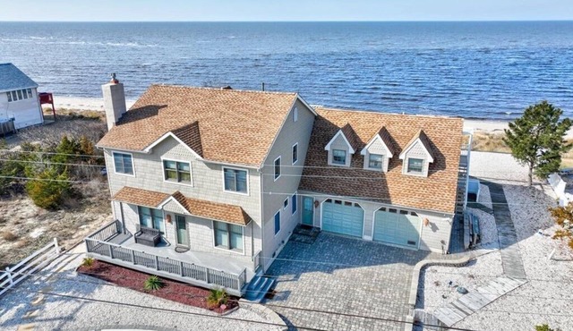 BEACH FRONT SPECTACULAR SUNSET VIEWS SECLUDED BLOCK