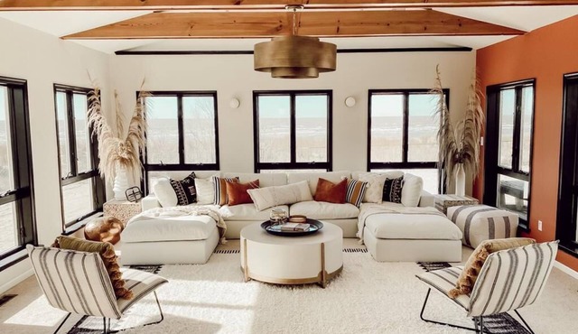 Beach Front, Stunning Views, Pet Friendly, Professionally Decorated, WOW
