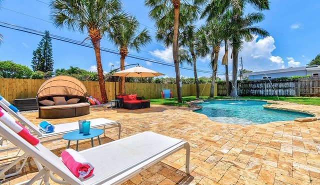 ★Beach Oasis | Tiki Cabana | Heated Pool | Cozy
