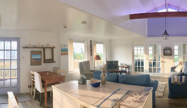 Beach Plum: Delightful beachfront cottage perfect for couples and families.