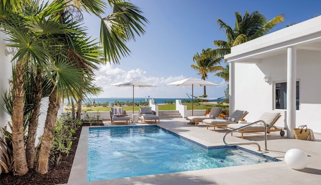 Beachfront Bliss: Luxurious 3BR Oasis Private Pool,Stunning Views,Butler Service in Rendezvous Bay