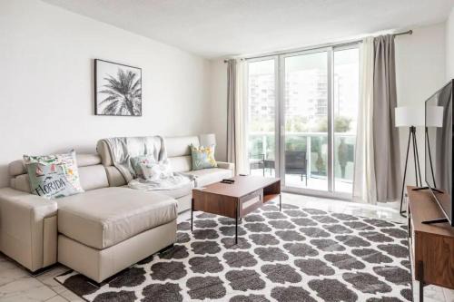 Beachfront, Pools, Patio, King Bd Villa- Hollywood FL