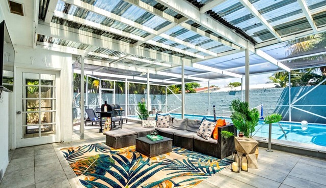 Beachside Escape : Poolhouse w/Game Room + Grill