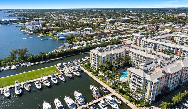 Beachy 2 Bed/2bath Condo w/Water View! 5min from the beach!