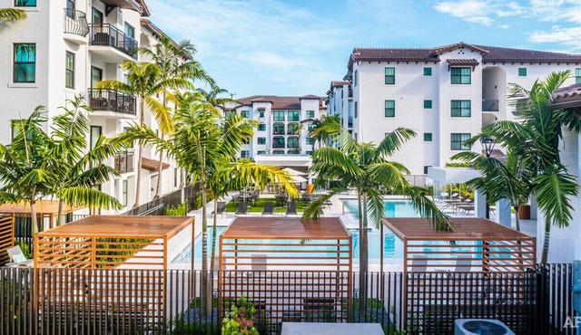 Beautiful 1 bedroom apartment with balcony and resort style pool,gym & parking