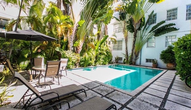 Beautiful 1 bedroom apartment with POOL in the heart of SOUTH BEACH!