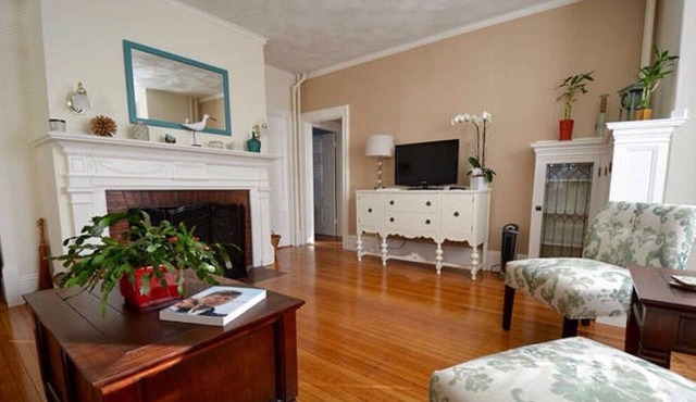 Beautiful 1900 Victorian 1.5 blocks to ocean!!!!