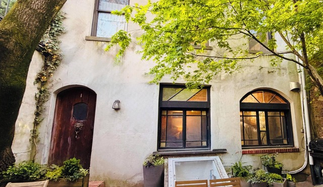 Beautiful 2-Bedroom Brooklyn Carriage House with AC and Off-Street Parking