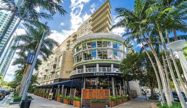 Beautiful 2BD/2BTH in Miami W/FREE Parking!
