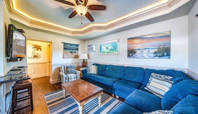 Beautiful 2BR/2BA Condo w/Pool-Sleeps 8 & Only 2 Blocks to Ocean City Beach!