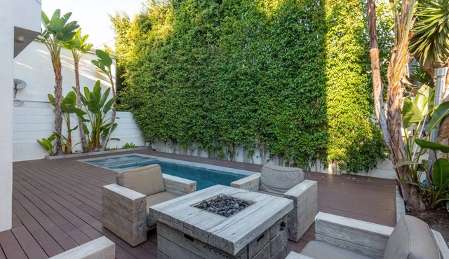Beautiful 3 Bedroom house with AC in delightful Los Angeles