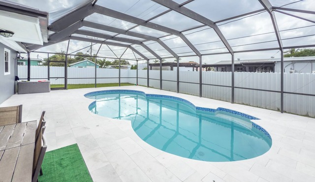 Beautiful 4-bedroom house in Heart of Miami Gardens with POOL, AC and WiFi