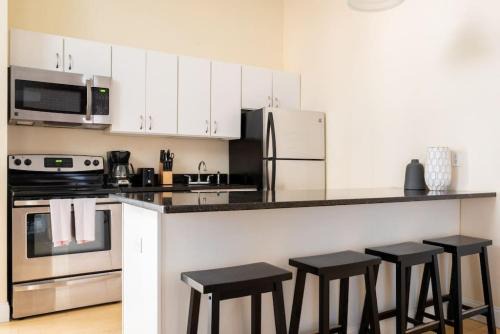 Beautiful 4br 2br Downtown Xing High Ceilings