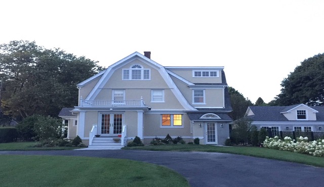 Beautiful 5 Bedroom House with Pool & Guest House - Steps to Beach & Town
