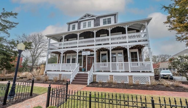 Beautiful Cape May Point condo steps to beach