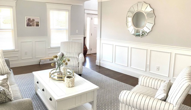 Beautiful coastal 5-BR in Swampscott - 5 mins to beach, Wifi, gas fireplace