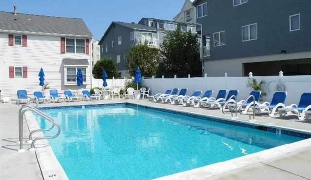 Beautiful Condo With Heated Pool, One Block From Private Beach - Diamond Beach