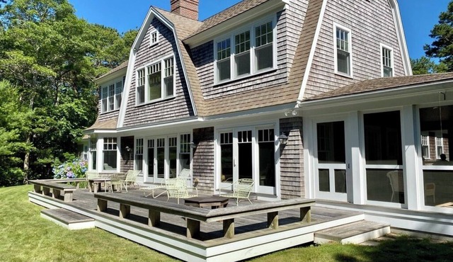 Beautiful family home water views, walk to beach, air conditioning!